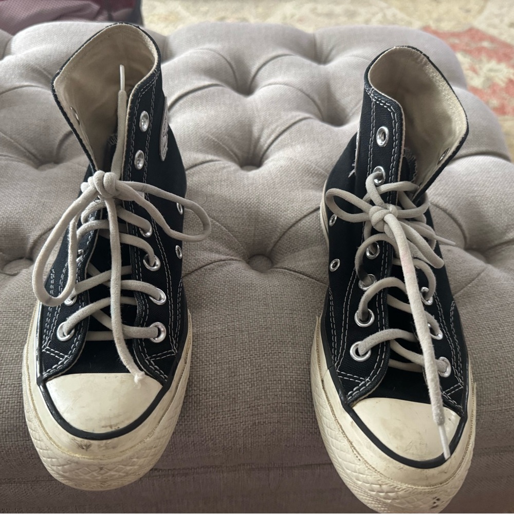 Girls size 4.  Converse All Star Chuck Taylor’s
